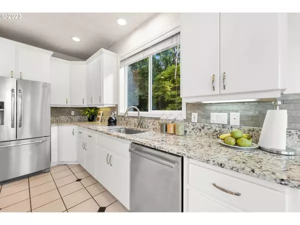 5137 NW VALLEY CT, Camas, WA 98607