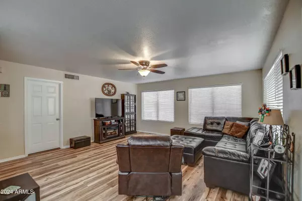 1642 W SPARROW Drive, Chandler, AZ 85286