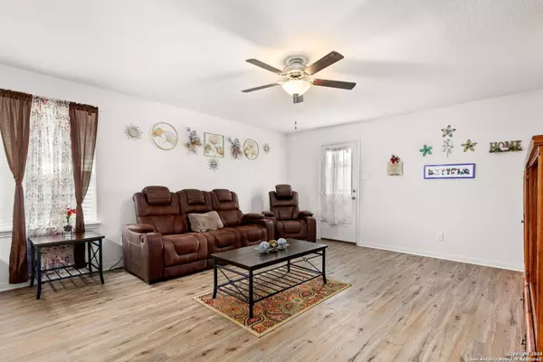 15127 JETFIRE PT, Von Ormy, TX 78073-2110