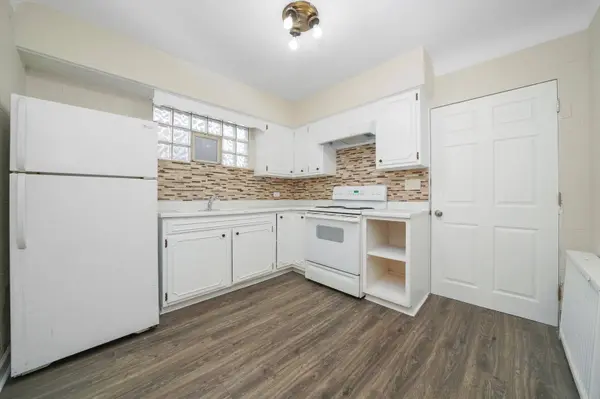 4911 W Melrose Street, Chicago, IL 60641