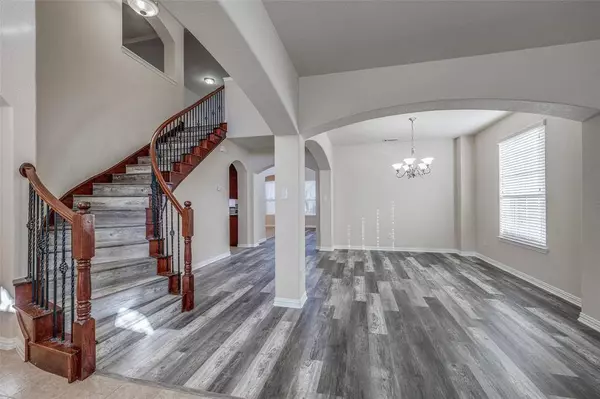 6207 Weaver Drive, Arlington, TX 76001