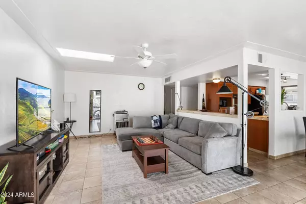 6856 E WINDSOR Avenue, Scottsdale, AZ 85257