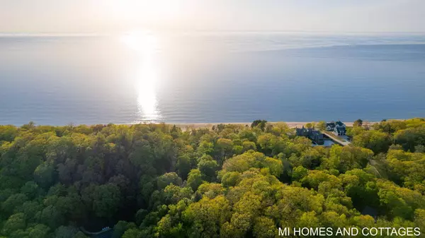 345 Dunegrass Ridge Drive, Saugatuck, MI 49453