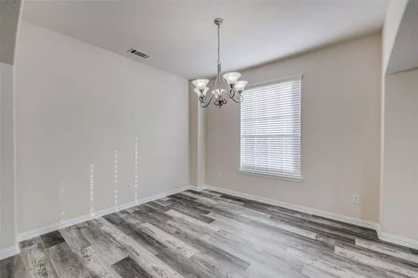 6207 Weaver Drive, Arlington, TX 76001