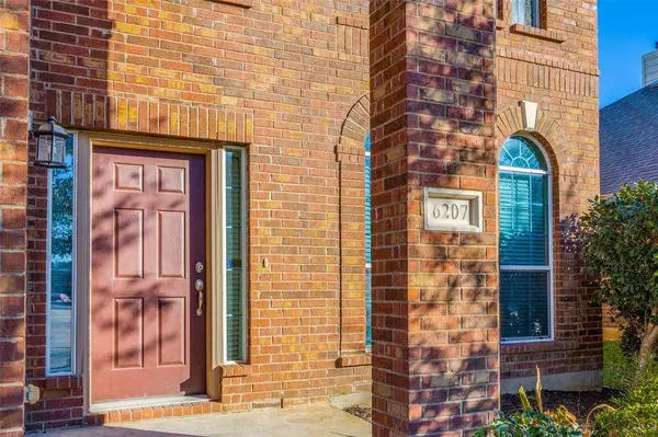 6207 Weaver Drive, Arlington, TX 76001