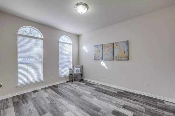 6207 Weaver Drive, Arlington, TX 76001