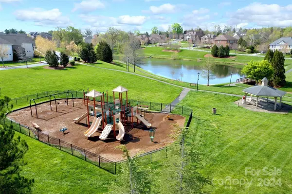 548 Fairwoods DR, Huntersville, NC 28078