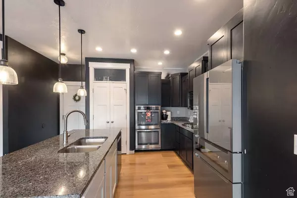 68 N ENGLISH RD E, Vineyard, UT 84058