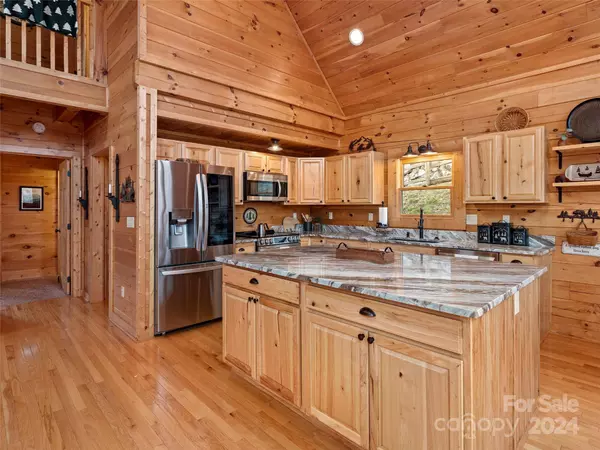 313 Cub TRL, Maggie Valley, NC 28751