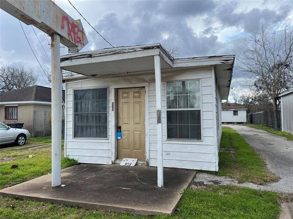 303 Ulrich ST, Sugar Land, TX 77498