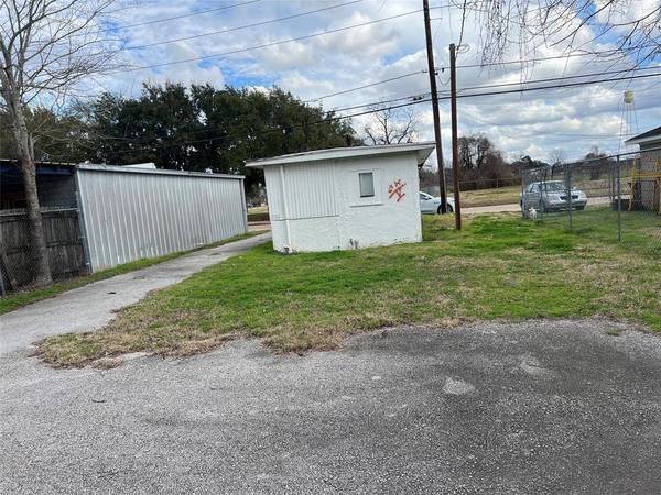 303 Ulrich ST, Sugar Land, TX 77498