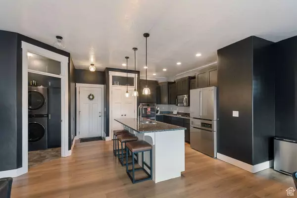 68 N ENGLISH RD E, Vineyard, UT 84058