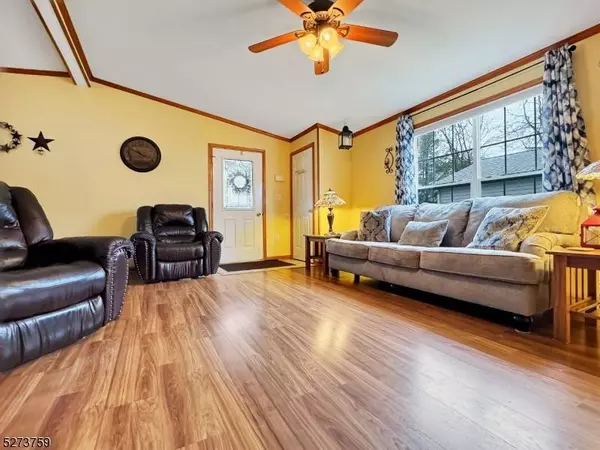 4 Stonehill Lane, White Twp., NJ 07823