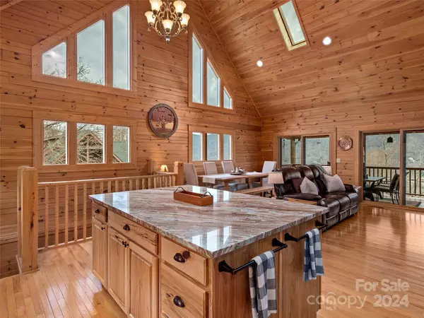 313 Cub TRL, Maggie Valley, NC 28751