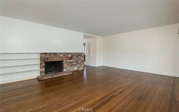 736 University, Burbank, CA 91504