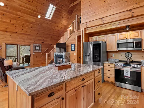 313 Cub TRL, Maggie Valley, NC 28751