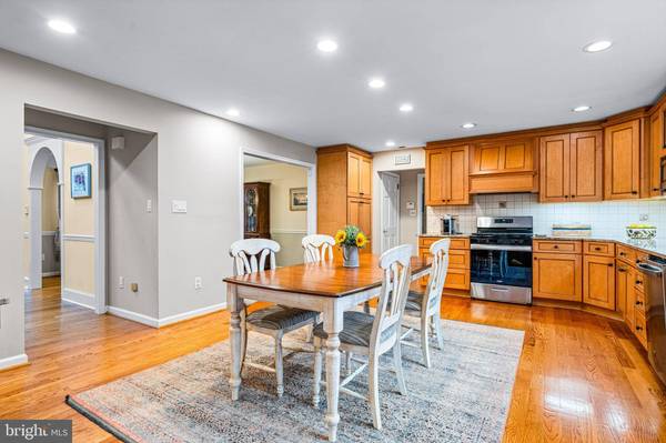 806 JOSHUA CT, Moorestown, NJ 08057