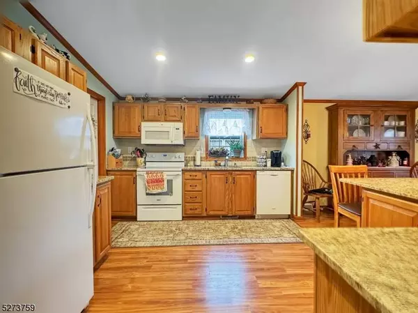 4 Stonehill Lane, White Twp., NJ 07823