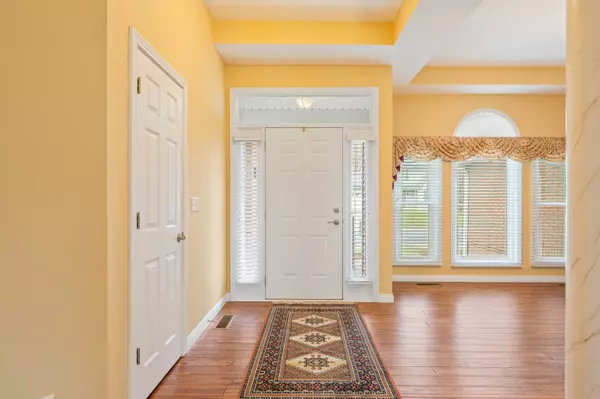 6059 Acorn DR, Columbus, IN 47201