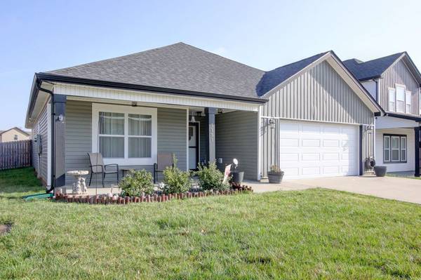 1151 Eagles Bluff Dr, Clarksville, TN 37040