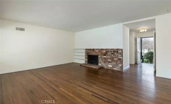 736 University, Burbank, CA 91504