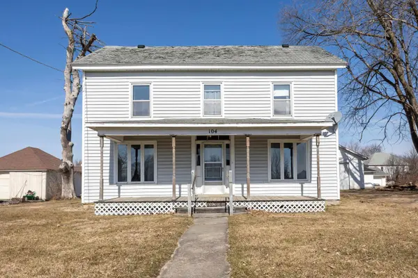 140 E Walnut Street, Apple River, IL 61001