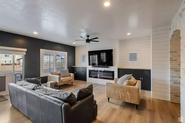 68 N ENGLISH RD E, Vineyard, UT 84058