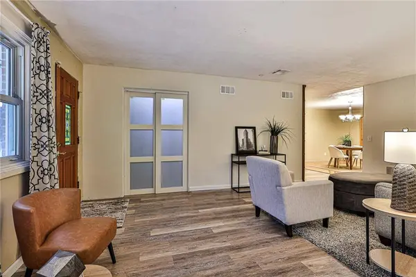 401 Bellevista DR, Independence, MO 64055