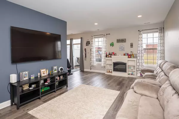 306 Parkside DR, Shorewood, IL 60404