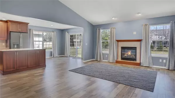 955 Deer Crest, Hiawatha, IA 52233