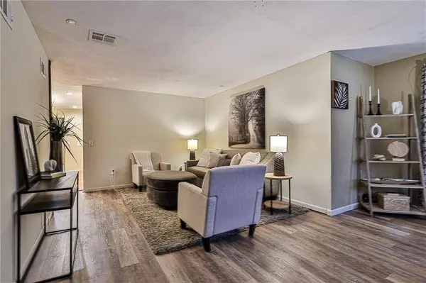 401 Bellevista DR, Independence, MO 64055