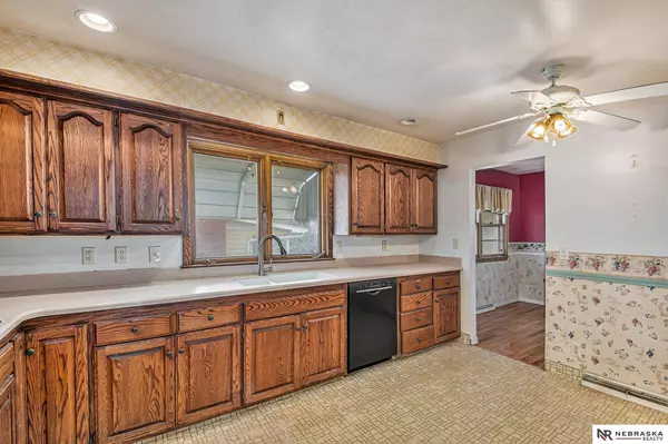 2358 S 80th Avenue, Omaha, NE 68124