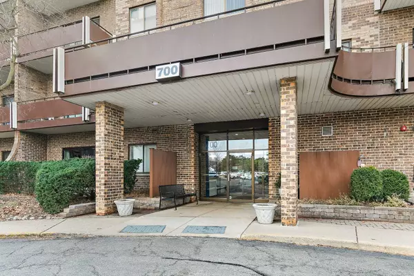 700 Wellington AVE #511, Elk Grove Village, IL 60007