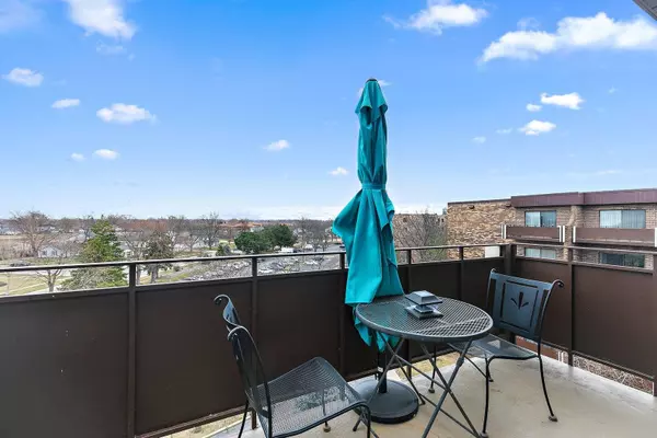 700 Wellington AVE #511, Elk Grove Village, IL 60007