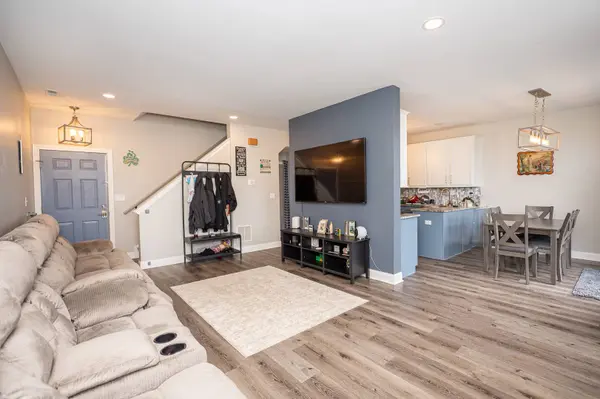 306 Parkside DR, Shorewood, IL 60404