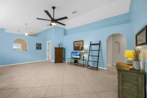 2066 Redwood CIR NE, Palm Bay, FL 32905