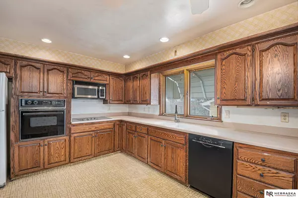 2358 S 80th Avenue, Omaha, NE 68124