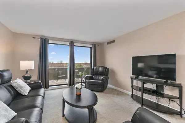 700 Wellington AVE #511, Elk Grove Village, IL 60007