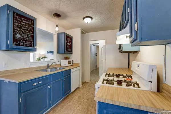 110 MEADOW LARK, Converse, TX 78109-2512