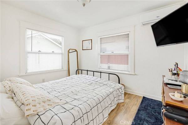 1053 W Civic Center Dr, Santa Ana, CA 92703