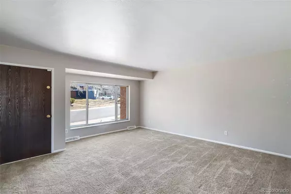 2801 S Roslyn ST, Denver, CO 80231