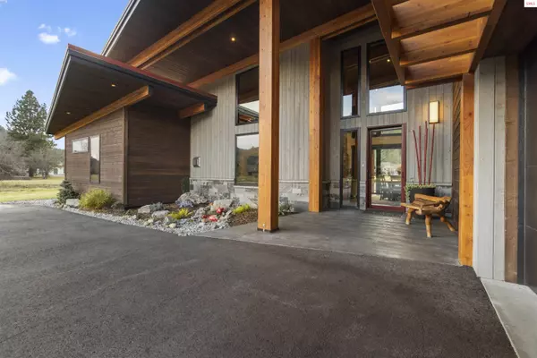 146 Jim Brown Way, Sandpoint, ID 83864