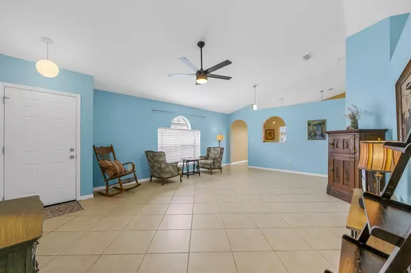 2066 Redwood CIR NE, Palm Bay, FL 32905