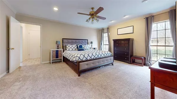 7702 Chesapeake Drive, Shreveport, LA 71105