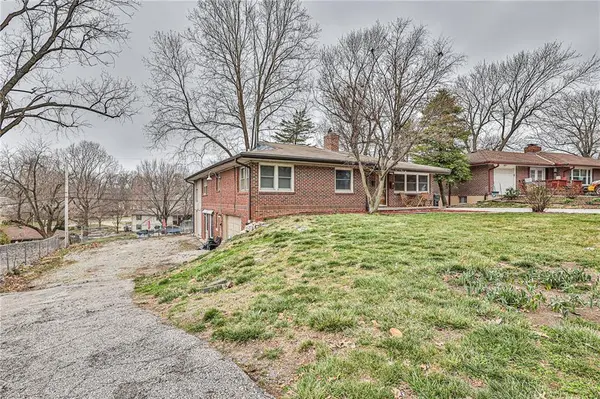 401 Bellevista DR, Independence, MO 64055