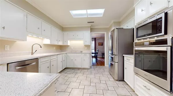 7702 Chesapeake Drive, Shreveport, LA 71105