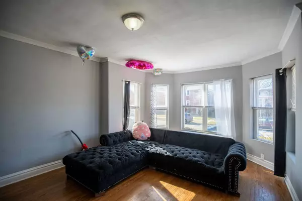 8739 Saint Louis AVE, Skokie, IL 60076