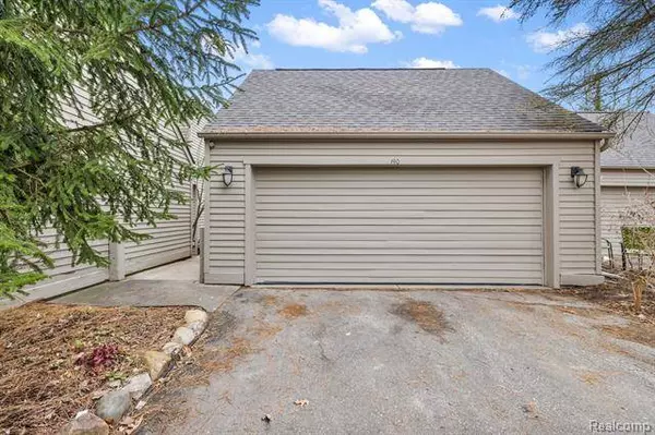 190 LAKE SHORE Drive 2, Lake Orion, MI 48362