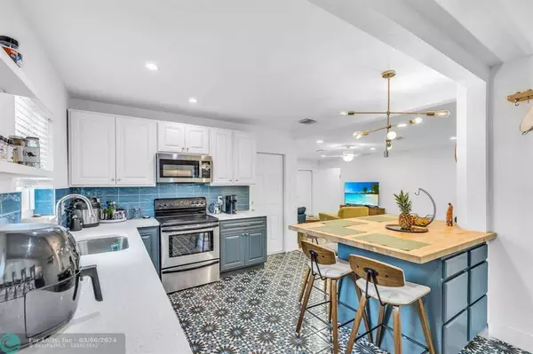 4739 NE 17th Ave, Oakland Park, FL 33334