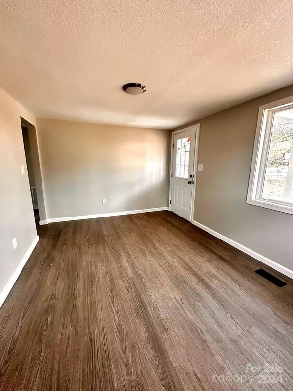 4367 Rhoney School RD, Hickory, NC 28602